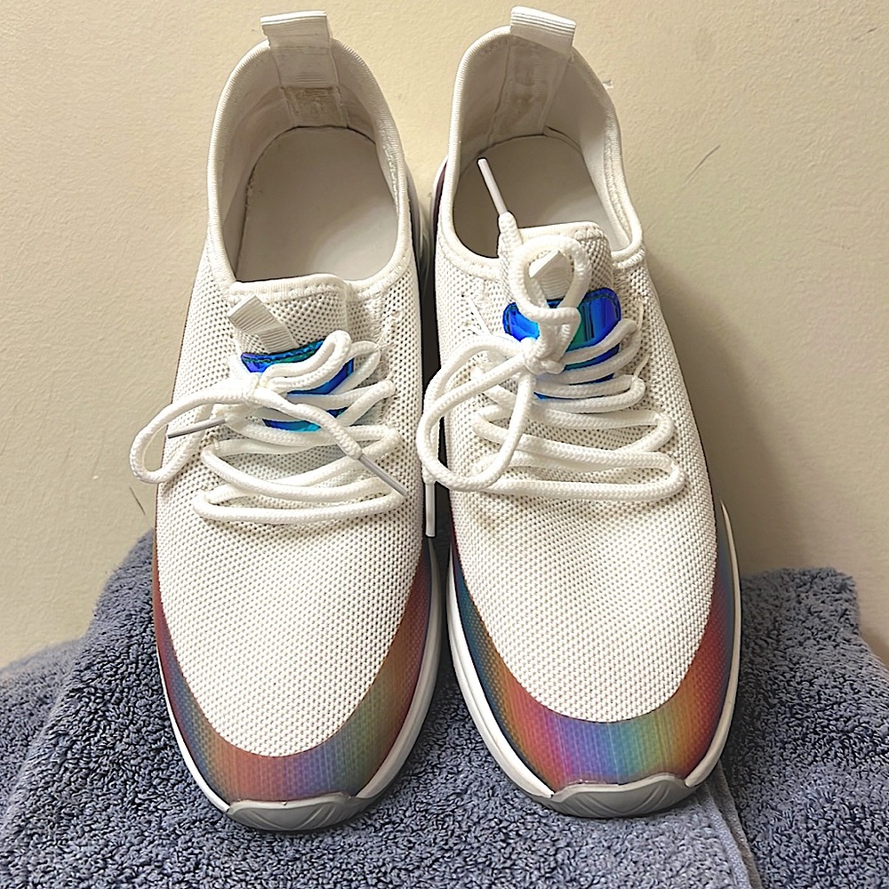Womens Korean styled sneakers. Size 41!
